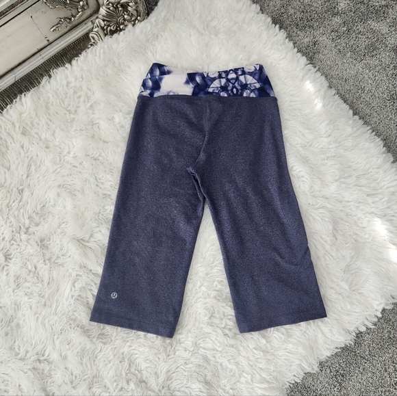 Lululemon Crop Leggings. Size 4. Good preowned condition. - Picture 3 of 7
